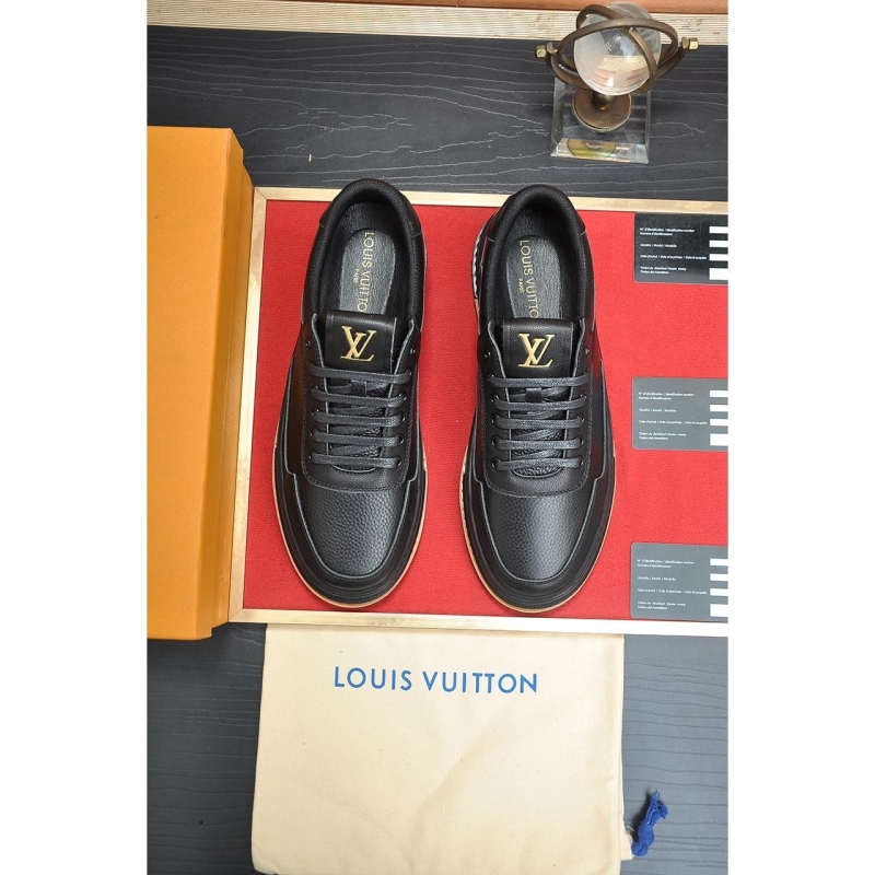 l**is V*t*n sneakers